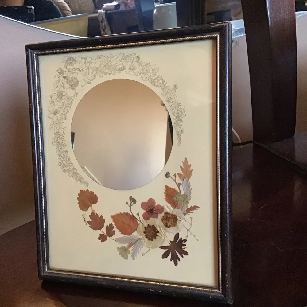 Vintage Framed Dry Flowers with Mirror (8”x6.5”)